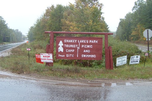Signage  enroute to Shakey Lakes near where the Aquila open mine is opening, speak to the different viewpoints that have caused hard feelings.  
